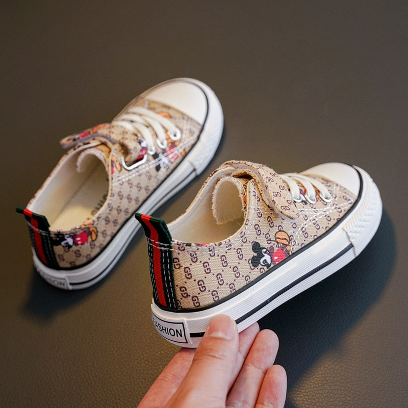 GG Canvas Low Top Sneakers